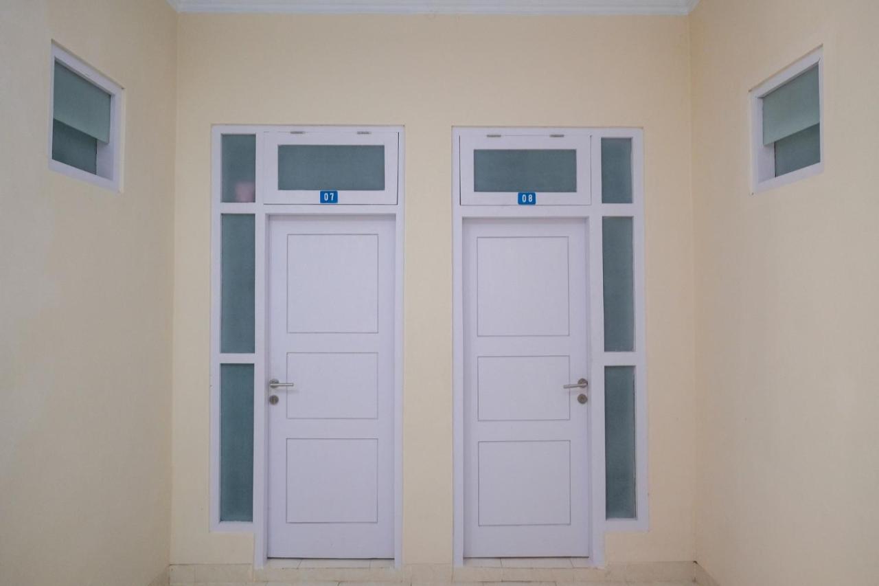 Reddoorz Syariah Near Universitas Mercu Buana Kampus 2 Yogyakarta Kejayan Exterior photo